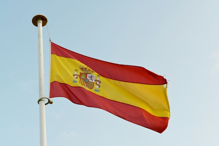Bandera de España ondeando